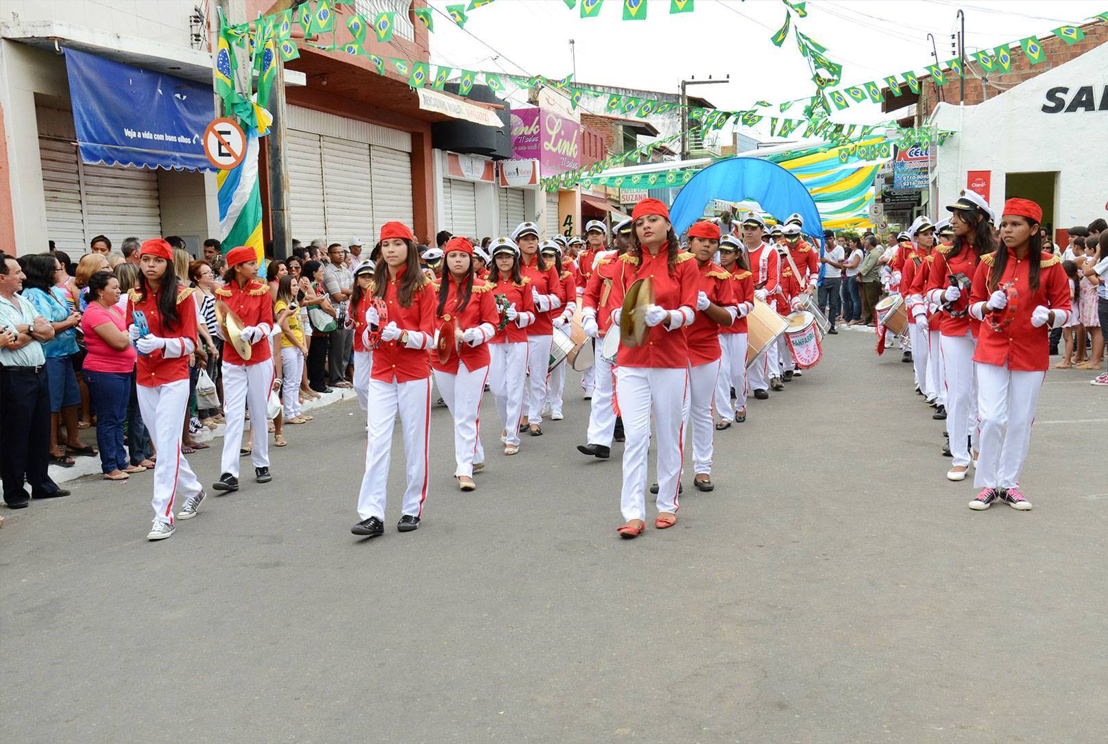 Aproximadamente 2.500 alunos devem participar do desfile Sete de